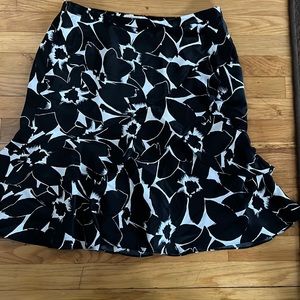 Michael Kors skirt . Black/white silk